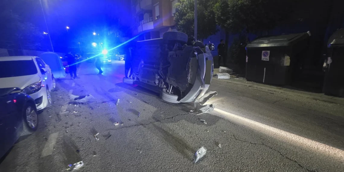 Un conductor da positivo en alcoholemia tras volcar su vehículo en plena avenida de Madrid de Jaén