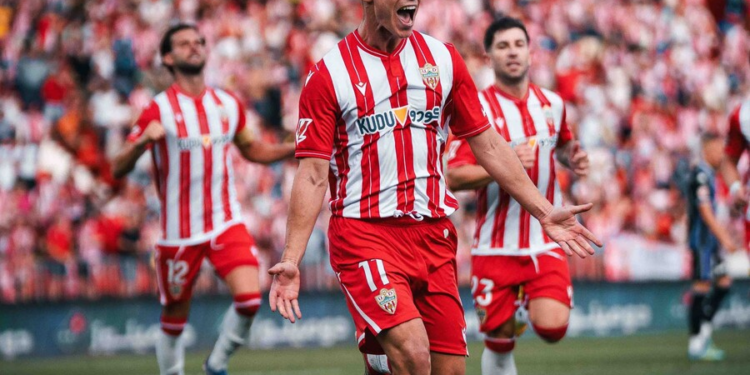 Jugadores del Almería durante un partido decisivo por el ascenso a Primera División