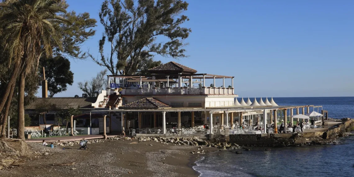 Málaga inicia la regeneración de los Baños del Carmen para triplicar la anchura de su playa