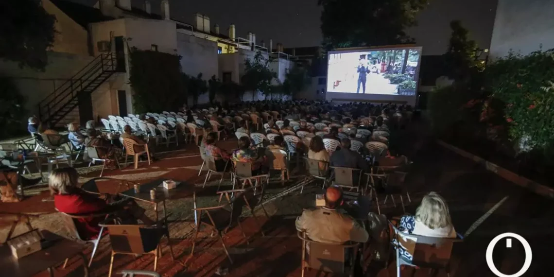Córdoba pierde tres de sus históricos cines de verano en medio de una polémica política, urbanística y cultural