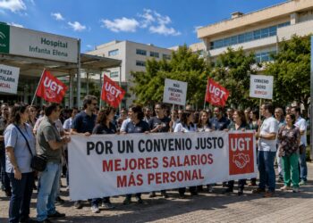Las plantillas de limpieza de los hospitales de Huelva salen a la calle para exigir salarios dignos y el desbloqueo de su convenio