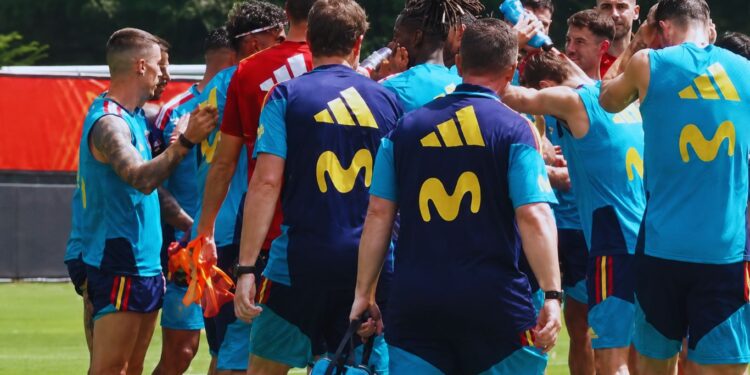 Jugadores de España entrenan antes del partido ante Cabo Verde en el Mundial 2026