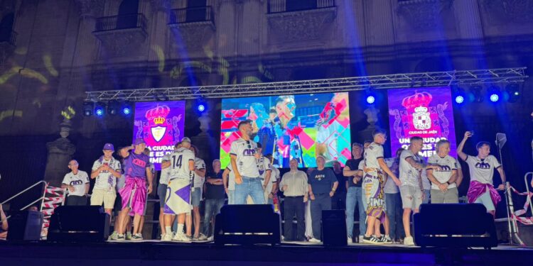 El Real Jaén culmina la gesta y regresa a Primera RFEF tras derrotar al Atlético Baleares en una final épica
