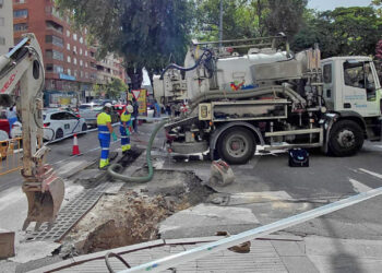 Jaén despliega un amplio operativo para recuperar la normalidad tras la fuerte tormenta que azotó la ciudad