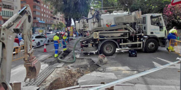 Jaén despliega un amplio operativo para recuperar la normalidad tras la fuerte tormenta que azotó la ciudad
