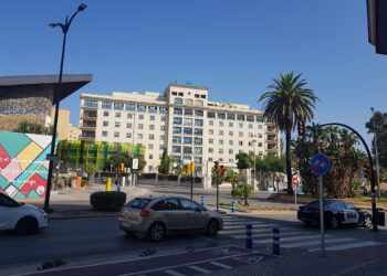 La dimisión del jefe de Ginecología del Hospital Regional de Málaga reabre el debate sobre el deterioro de la sanidad pública andaluza