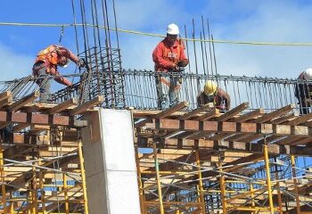 UGT reclama una vigilancia especial para garantizar la jornada intensiva en la construcción ante la llegada del calor