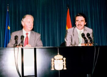 José María Aznar durante una comparecencia oficial en La Moncloa (1996)