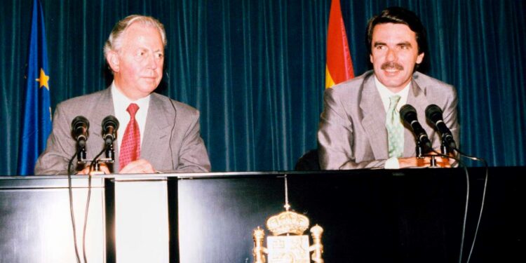 José María Aznar durante una comparecencia oficial en La Moncloa (1996)