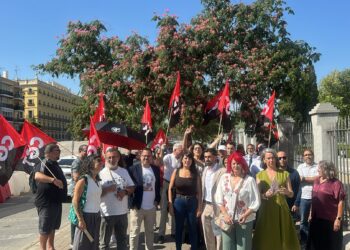 La huelga de los ujieres del Parlamento andaluz visibiliza el conflicto por el despido de tres interinos