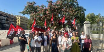 La huelga de los ujieres del Parlamento andaluz visibiliza el conflicto por el despido de tres interinos