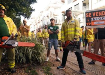 El otro lado del Plan Infoca: sindicatos denuncian la falta de 300 bomberos mientras la Junta presume de una inversión récord de 271 millones