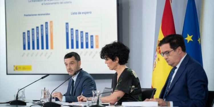 Andalucía recibirá 954 millones más del Gobierno para la dependencia mientras persisten las listas de espera de más de 50.000 personas