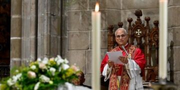 La visita que llevó al Papa tras los muros