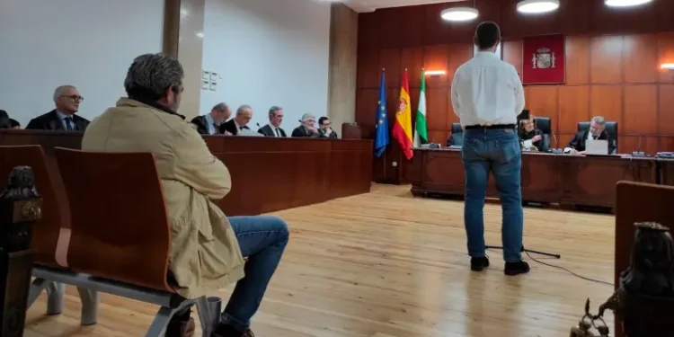 Tres responsables de una promotora, condenados a siete años de prisión por estafar a familias en la compra de viviendas en La Carolina