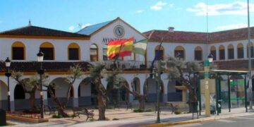 Vox rechaza una moción del Orgullo en Bormujos y afirma que «la bandera arcoíris solo sirve para que haya odio»