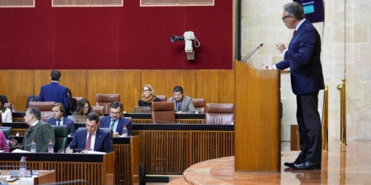 El silencio de Vox ante el caso de la principal productora de Canal Sur incomoda a Moreno Bonilla