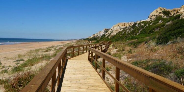El Gobierno activa obras de emergencia para reparar los daños de los temporales en la costa de Huelva
