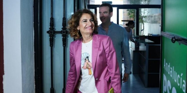 María Jesús Montero acusa al juez Peinado de someter a Begoña Gómez a un “juicio político”