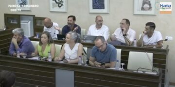 Máxima tensión en Almonte: un concejal acaba detenido tras ser expulsado del Pleno y la oposición abandona la sesión