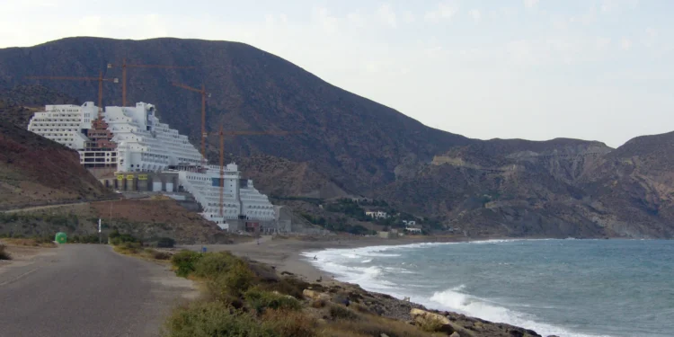 Algarrobico en Carboneras tras la anulación de la licencia de obras