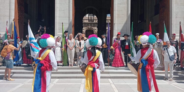 Jaén da la bienvenida al mundo con la recepción oficial del XXXIX Festival Folk del Mundo