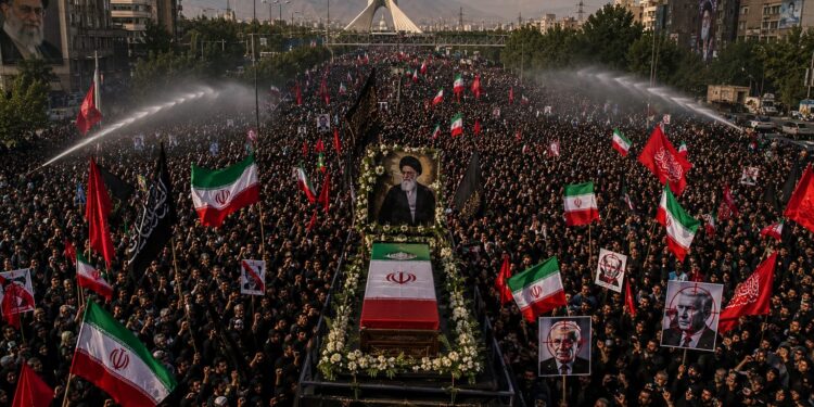 Teherán convierte el adiós a Ali Khamenei en una demostración de fuerza y en un clamor de venganza contra Trump