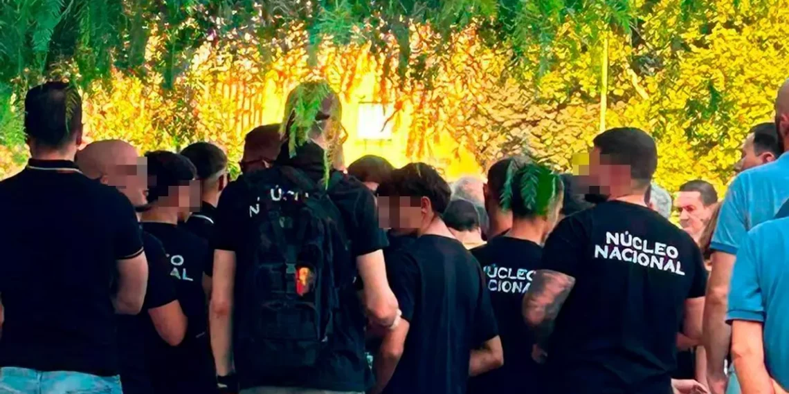Grupos neonazis irrumpen en la protesta contra la futura mezquita del Polígono Sur de Sevilla