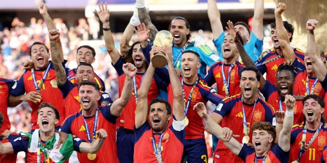 España levanta su segunda copa del Mundo