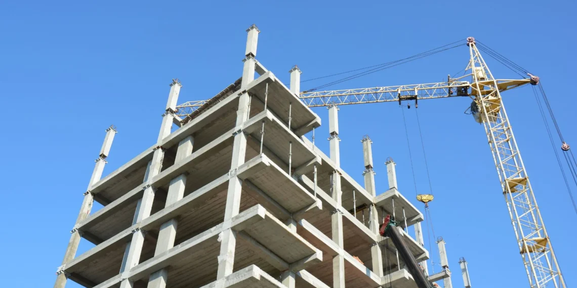 Compraventa de viviendas en Andalucía con caída de operaciones y subida de precios