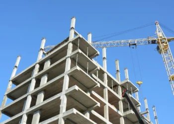 Compraventa de viviendas en Andalucía con caída de operaciones y subida de precios