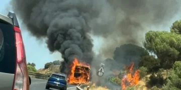 El incendio de Cerro Muriano obliga a desalojar a 215 personas