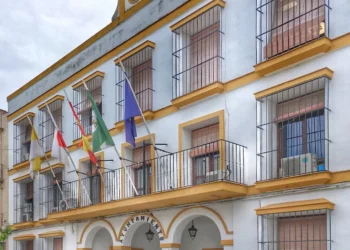 Una década respirando gasolina: nuevos informes forenses refuerzan la denuncia vecinal por la contaminación en Coria del Río