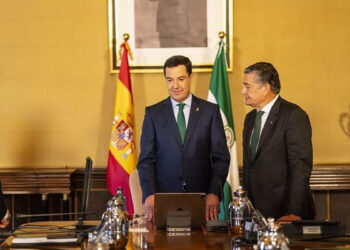 El Gobierno andaluz recorta plazas de empleados públicos para asumir el sobrecoste de más de tres millones en altos cargos y puestos de confianza