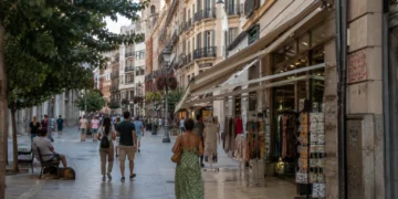 Comercio local en Granada con ayudas para mercados y digitalización municipal