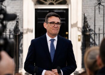 Burnham lleva su nuevo Gobierno a la calle para consolidar el giro laborista en el Reino Unido