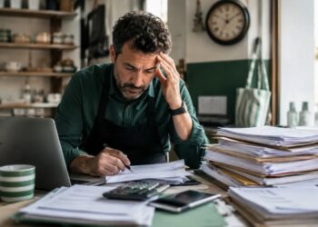 Autónomos andaluces ante el coste de los trámites administrativos