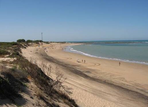Prohibición del baño en cinco playas de Cádiz por contaminación del agua