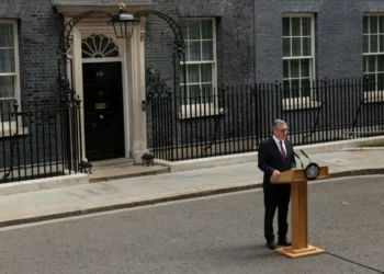 Keir Starmer abandona el Parlamento británico tras su salida del Gobierno
