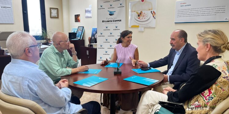 Jurado del concurso Hablando en Cobre de la Fundación Atlantic Copper reunido en Huelva