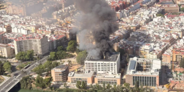 Incendio en el antiguo complejo de Altadis en Sevilla