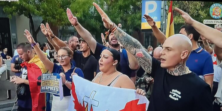 La derecha convierte las concentraciones por Ceuta en una ofensiva contra el Gobierno con periodistas agredidos