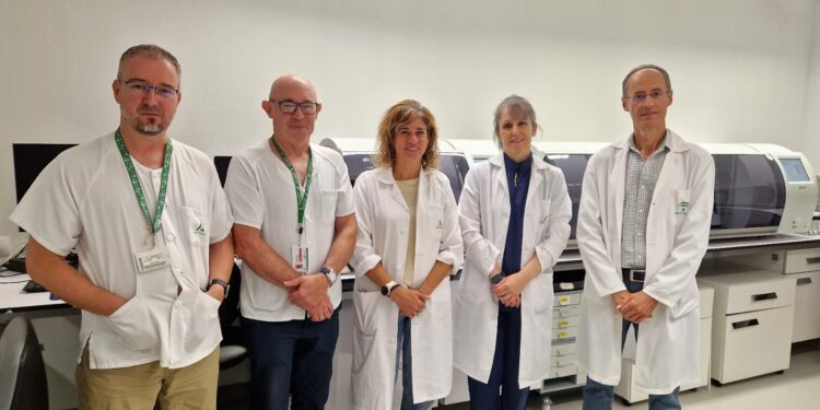 Profesionales de Anatomía Patológica de Granada premiados por el estudio de un tumor óseo poco frecuente.