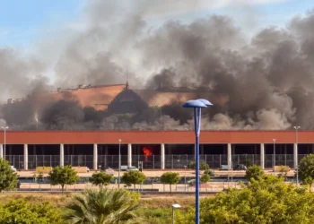Incendio en Plaza de Armas de Sevilla: desalojan la estación por un autobús en llamas y restablecen el servicio