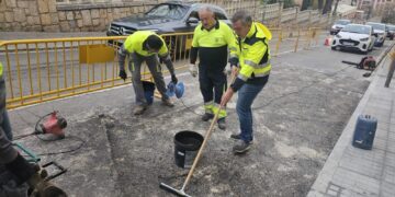 Trabajos de mantenimiento de la red viaria del Ayuntamiento de Jaén.