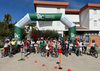 Bici Educa forma a escolares de Cádiz en ciclismo seguro y educación vial