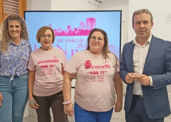 Presentación de Jaén se viste de rosa 2026, marcha solidaria contra el cáncer de mama organizada por AJICAM con apoyo del Ayuntamiento de Jaén.