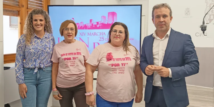 Presentación de Jaén se viste de rosa 2026, marcha solidaria contra el cáncer de mama organizada por AJICAM con apoyo del Ayuntamiento de Jaén.