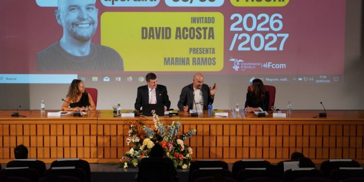 David Acosta durante la apertura de curso de la Facultad de Comunicación de la Universidad de Sevilla