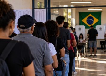 Seis votos, una urna y una «chuleta»: cómo funciona una elección en Brasil
